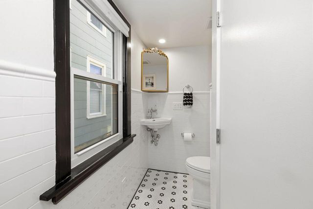 538 E Otjen STREET, Milwaukee, WI 53207