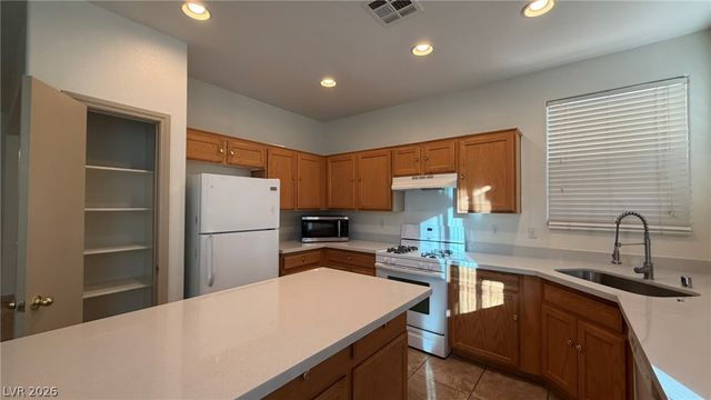 9243 Sterling Hill Avenue, Las Vegas, NV 89148