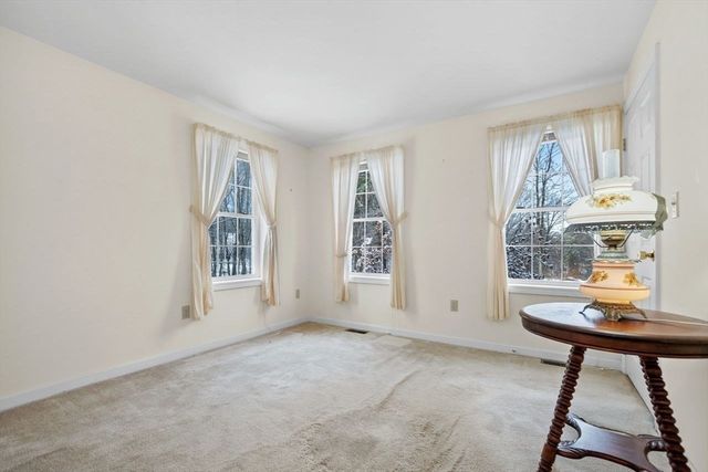 11 Old Hickory Road, Tyngsborough, MA 01879