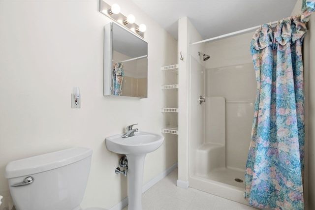 11 Old Hickory Road, Tyngsborough, MA 01879