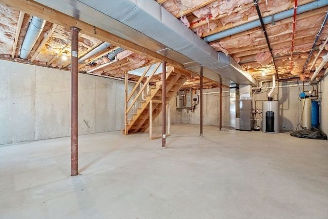 11 Old Hickory Road, Tyngsborough, MA 01879