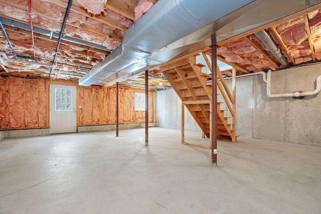 11 Old Hickory Road, Tyngsborough, MA 01879