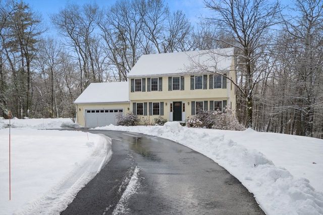 11 Old Hickory Road, Tyngsborough, MA 01879