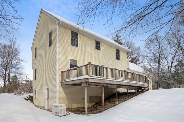 11 Old Hickory Road, Tyngsborough, MA 01879