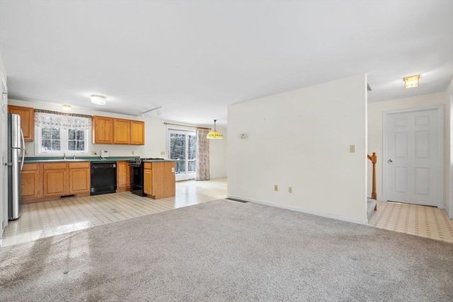 11 Old Hickory Road, Tyngsborough, MA 01879