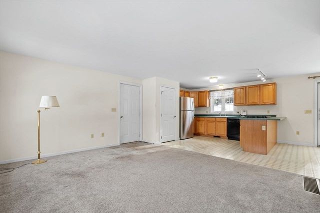 11 Old Hickory Road, Tyngsborough, MA 01879