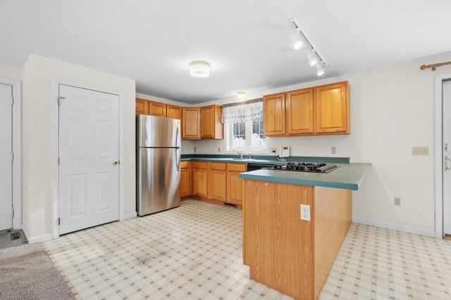 11 Old Hickory Road, Tyngsborough, MA 01879