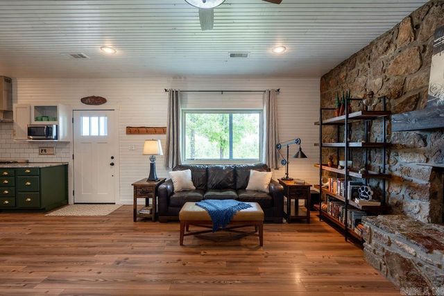876 Tannenbaum Road, Drasco, AR 72530