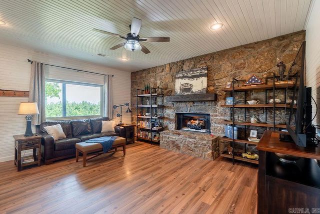 876 Tannenbaum Road, Drasco, AR 72530