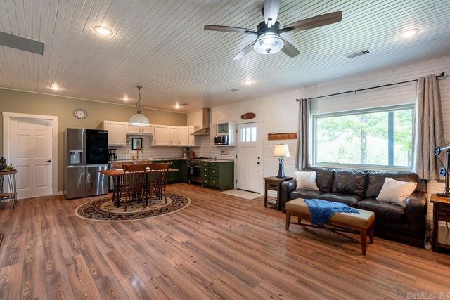 876 Tannenbaum Road, Drasco, AR 72530