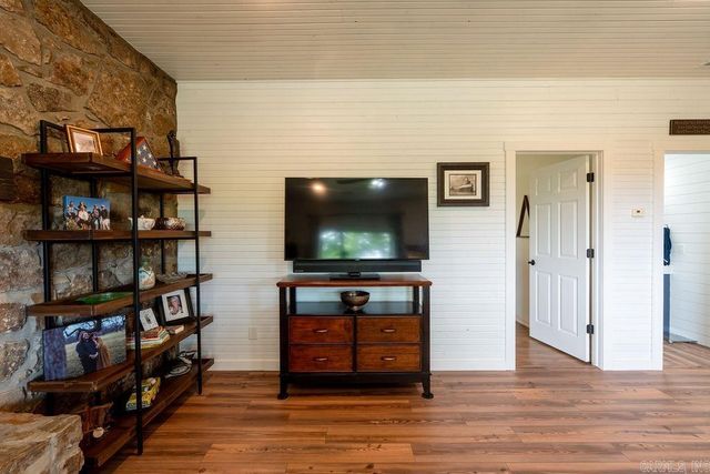 876 Tannenbaum Road, Drasco, AR 72530
