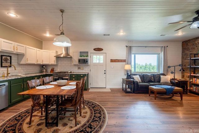 876 Tannenbaum Road, Drasco, AR 72530