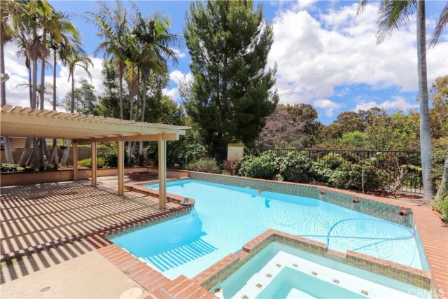 24396 Calle Pequeno, Lake Forest, CA 92630