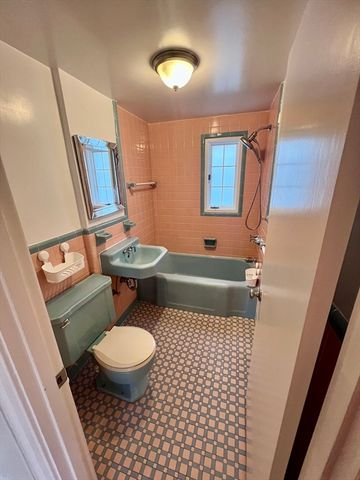 77 Cabot St, Waltham, MA 02453