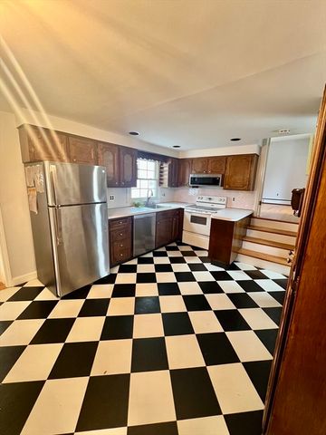 77 Cabot St, Waltham, MA 02453