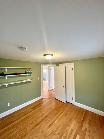 77 Cabot St, Waltham, MA 02453