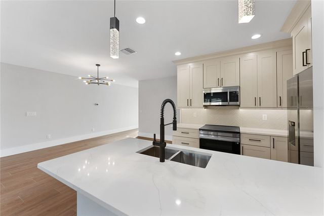 457 RIVERVIEW AVENUE, Sanford, FL 32771