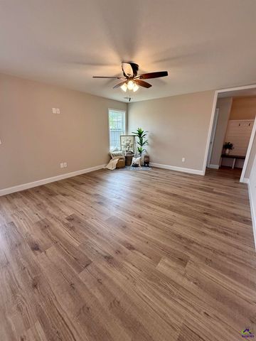 206 Sutton Dr., Perry, GA 31069