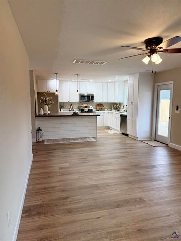 206 Sutton Dr., Perry, GA 31069