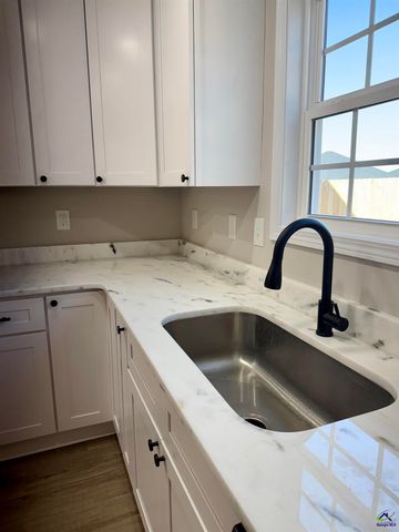 206 Sutton Dr., Perry, GA 31069