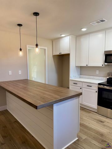 206 Sutton Dr., Perry, GA 31069