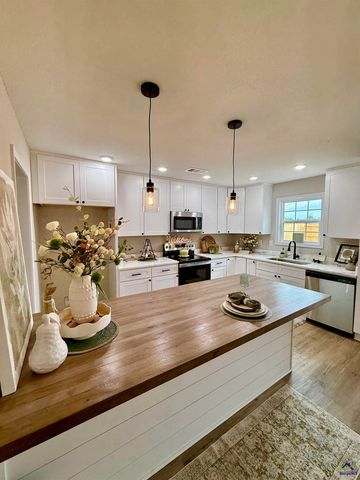 206 Sutton Dr., Perry, GA 31069