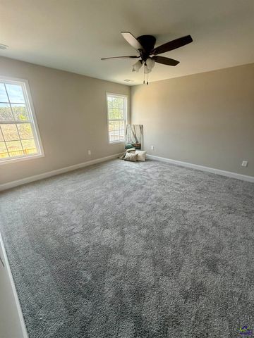 206 Sutton Dr., Perry, GA 31069