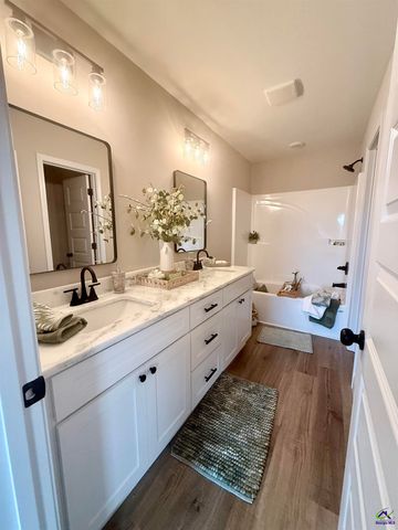 206 Sutton Dr., Perry, GA 31069