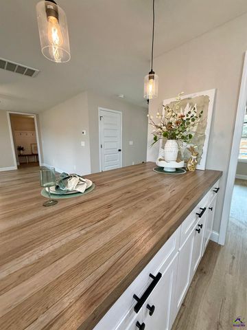 206 Sutton Dr., Perry, GA 31069