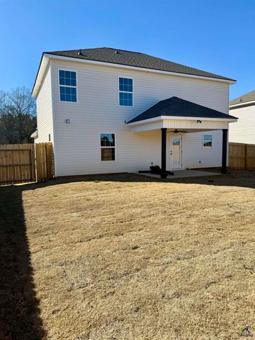 206 Sutton Dr., Perry, GA 31069