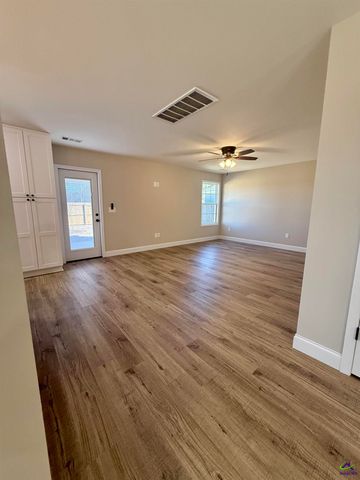 206 Sutton Dr., Perry, GA 31069