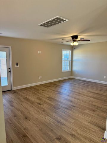 206 Sutton Dr., Perry, GA 31069