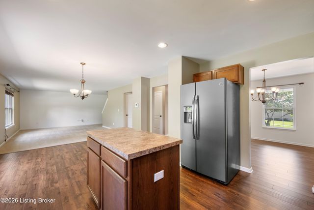 17013 Green Crest Ln, Louisville, KY 40245