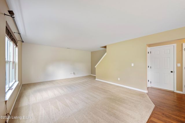 17013 Green Crest Ln, Louisville, KY 40245