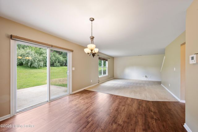 17013 Green Crest Ln, Louisville, KY 40245