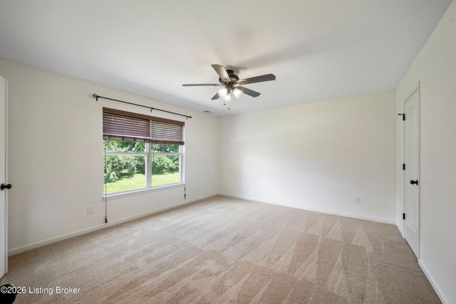 17013 Green Crest Ln, Louisville, KY 40245