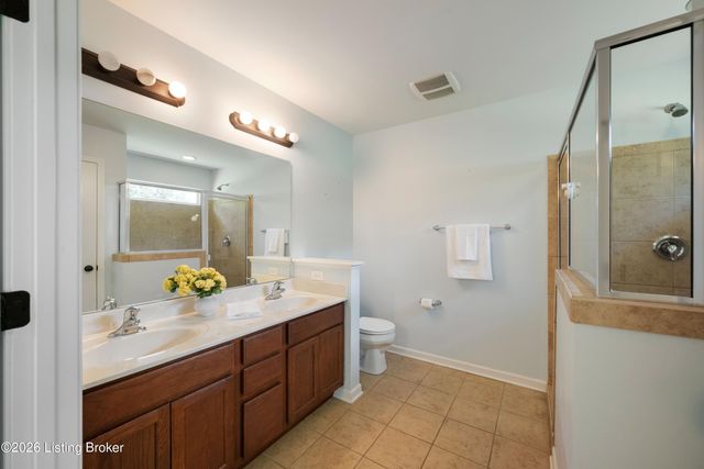 17013 Green Crest Ln, Louisville, KY 40245