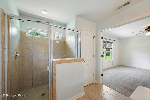 17013 Green Crest Ln, Louisville, KY 40245