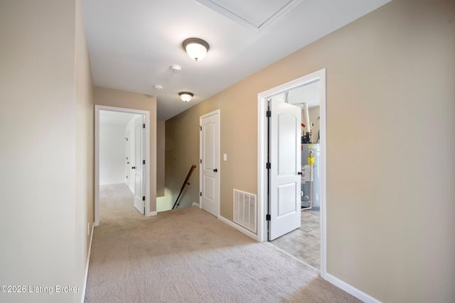 17013 Green Crest Ln, Louisville, KY 40245