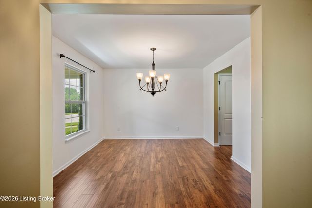 17013 Green Crest Ln, Louisville, KY 40245