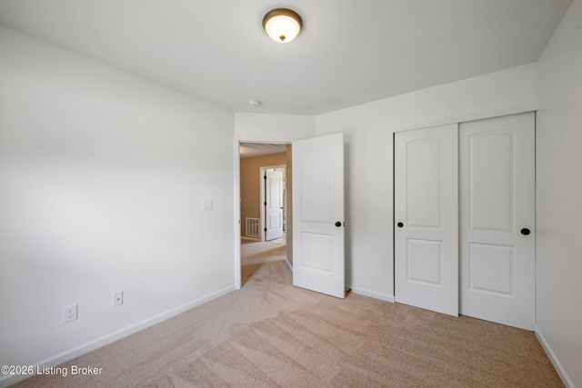 17013 Green Crest Ln, Louisville, KY 40245