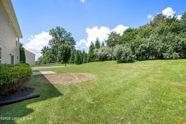 17013 Green Crest Ln, Louisville, KY 40245
