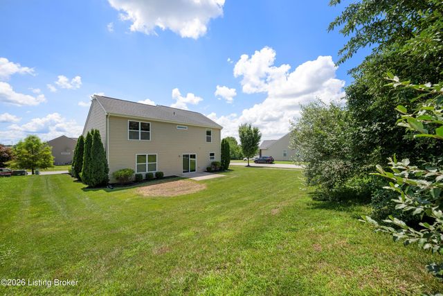 17013 Green Crest Ln, Louisville, KY 40245