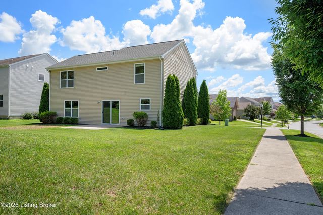 17013 Green Crest Ln, Louisville, KY 40245