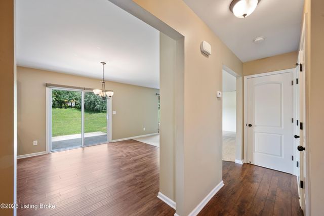 17013 Green Crest Ln, Louisville, KY 40245