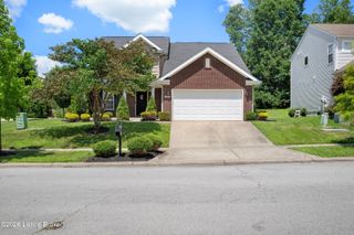 17013 Green Crest Ln, Louisville, KY 40245