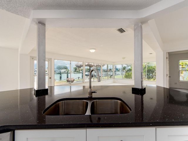 720 115TH AVENUE, Treasure Island, FL 33706