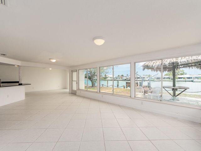 720 115TH AVENUE, Treasure Island, FL 33706