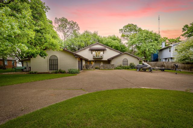 10814 Power Squadron Road, Azle, TX 76020