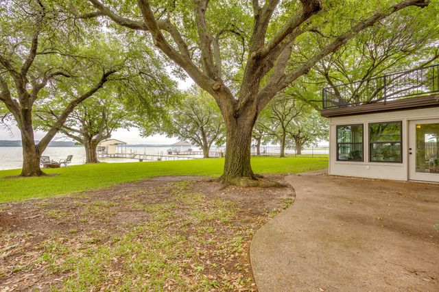 10814 Power Squadron Road, Azle, TX 76020